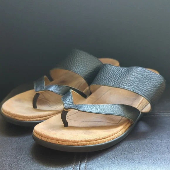 Vionic Shoes Vionic Marvina Black Leather Strappy Thong